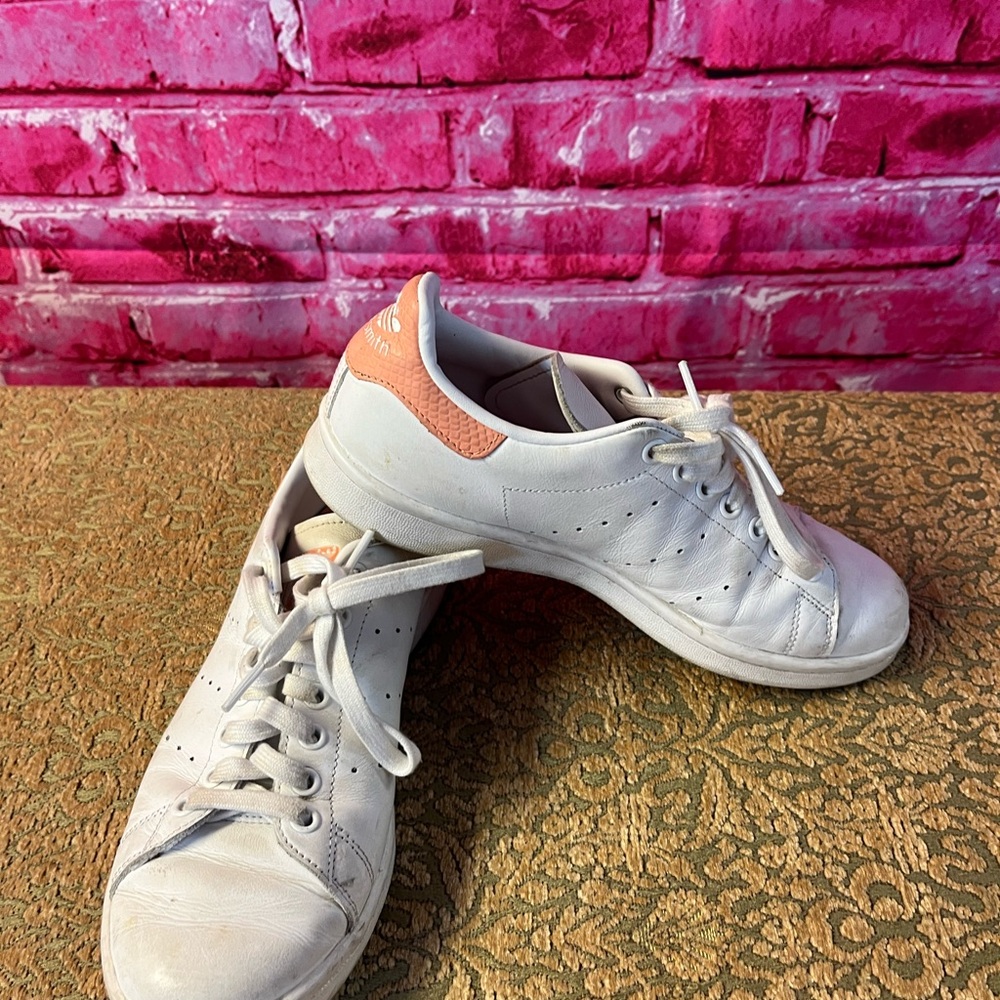 Adidas Originals Stan Smith sneakers in white‎ with peach tab Woman’s 8 1…
